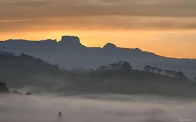 Hidromassagem, Varanda e Vista Pedra do baú